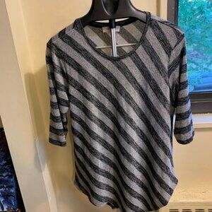 Two by Vince Camuto Greay Striped  Diagnol top